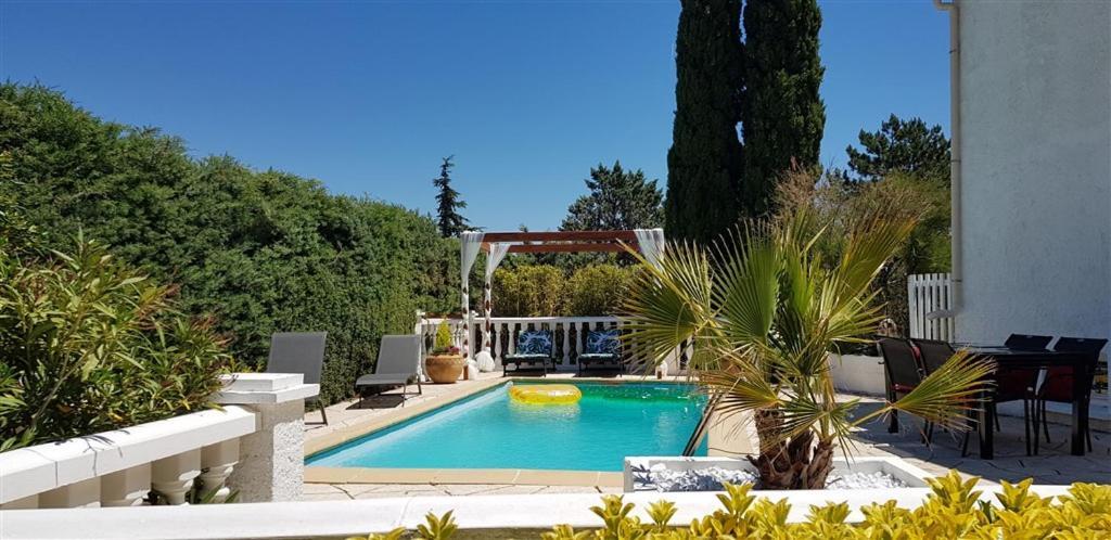 Villa T3 A 10' De Cassis - Piscine Privee Et Cuisine D'Ete Exterieure Carnoux-en-Provence Luaran gambar